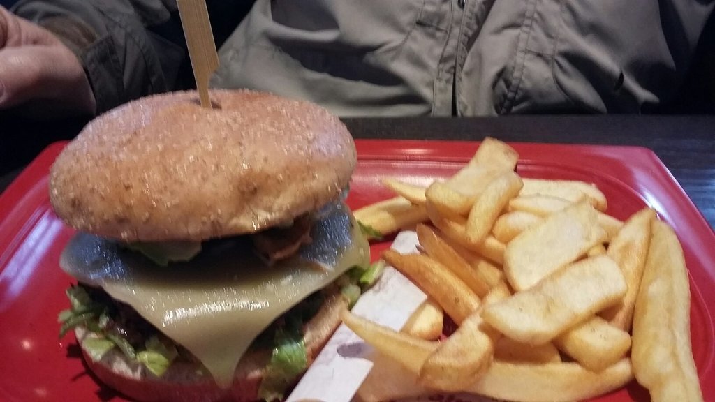 Red Robin America`s Gourmet Burgers and Spirits